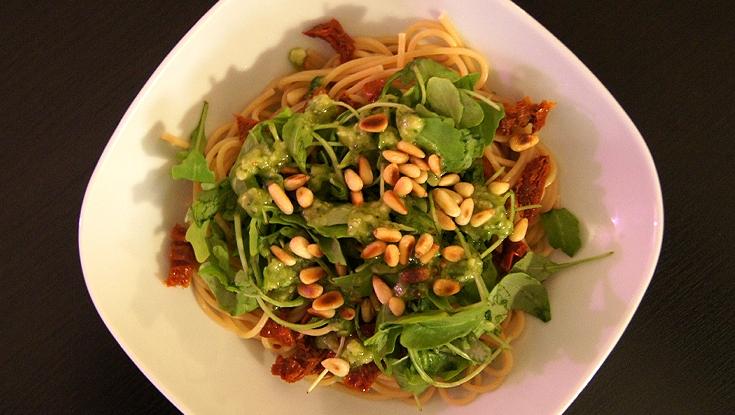 http://www.soulandfood.fr/media/app/images/spaghetti-pesto-roquette.jpg