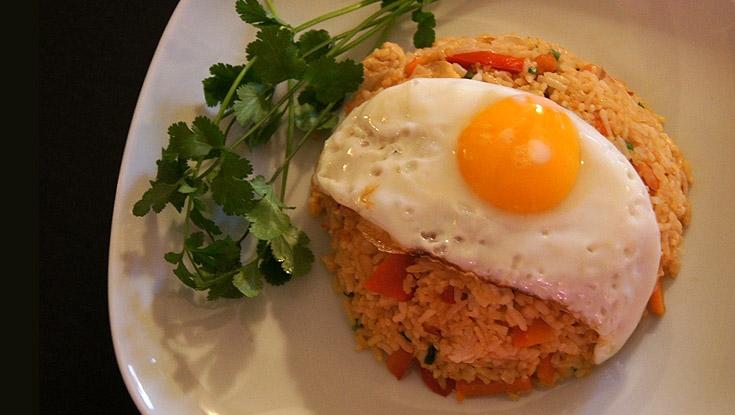 http://www.soulandfood.fr/media/app/images/nasi-goreng.jpg